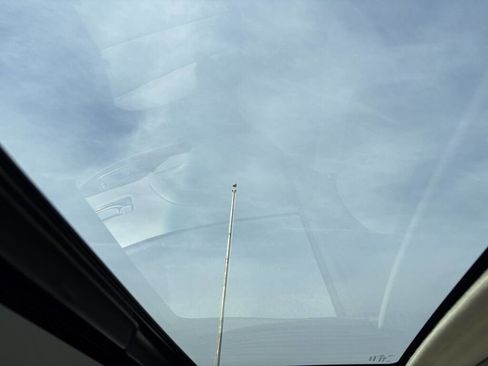 Used 2012 Toyota Sienna XLE image 23