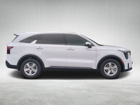 New 2026 Kia Sorento LX image 2