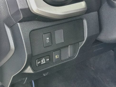 Used 2020 Toyota Tacoma SR5 RWD image 13