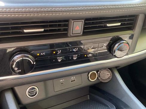 Used 2023 Nissan Rogue S image 25