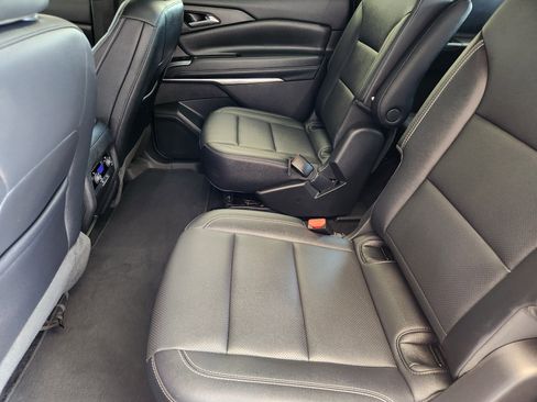 Certified 2025 Chevrolet Traverse LT FWD image 30