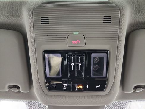 Certified 2025 Volkswagen Atlas SE w/ Panoramic Sunroof Package image 27