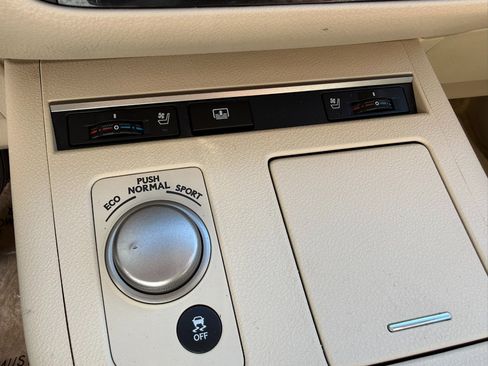 Used 2014 Lexus ES 350 4dr Sdn image 39