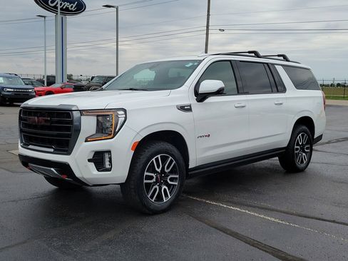 Used 2021 GMC Yukon XL AT4 w/ AT4 Premium Package AWD/4WD image 8