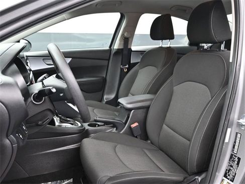Used 2022 Kia Forte LXS image 6