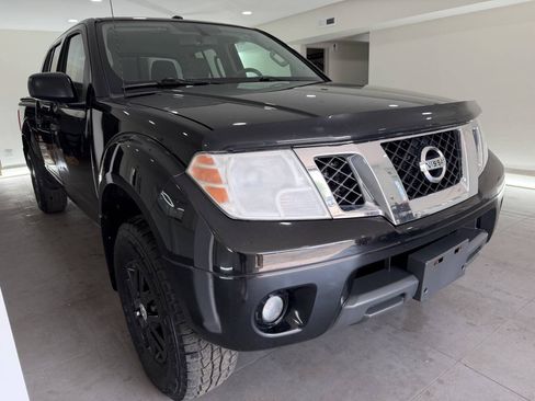 Used 2014 Nissan Frontier SV w/ SV Value Truck Package AWD/4WD image 11
