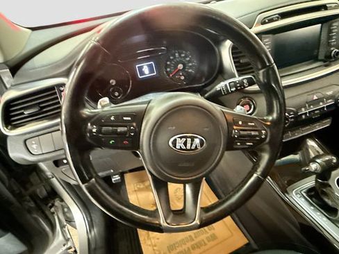 Used 2017 Kia Sorento EX image 12