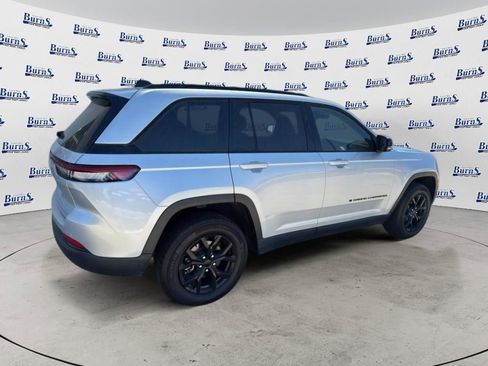 Used 2024 Jeep Grand Cherokee Altitude AWD/4WD image 6