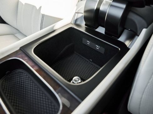 Used 2023 Bentley Bentayga Extended Wheelbase AWD/4WD image 67