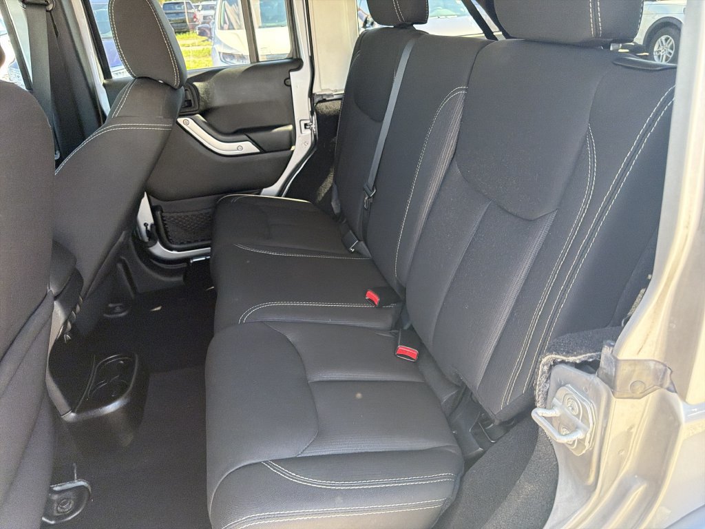 Used 2014 Jeep Wrangler Unlimited Sahara w/ Max Tow Package AWD/4WD image 16