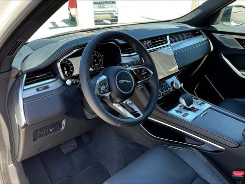 New 2026 Jaguar F-PACE R-Dynamic S image 4