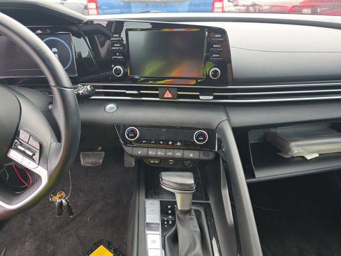 Used 2022 Hyundai Elantra SEL w/ Convenience Package FWD image 13