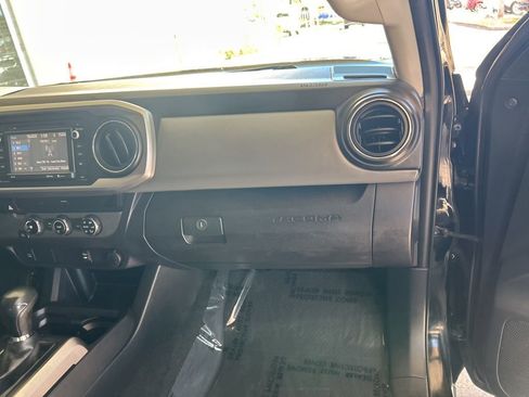 Used 2017 Toyota Tacoma 2WD Double Cab image 23