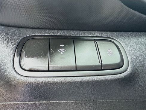 Used 2024 Hyundai Venue SE FWD image 36