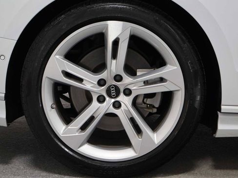 Used 2025 Audi A8 L 3.0T AWD/4WD image 36