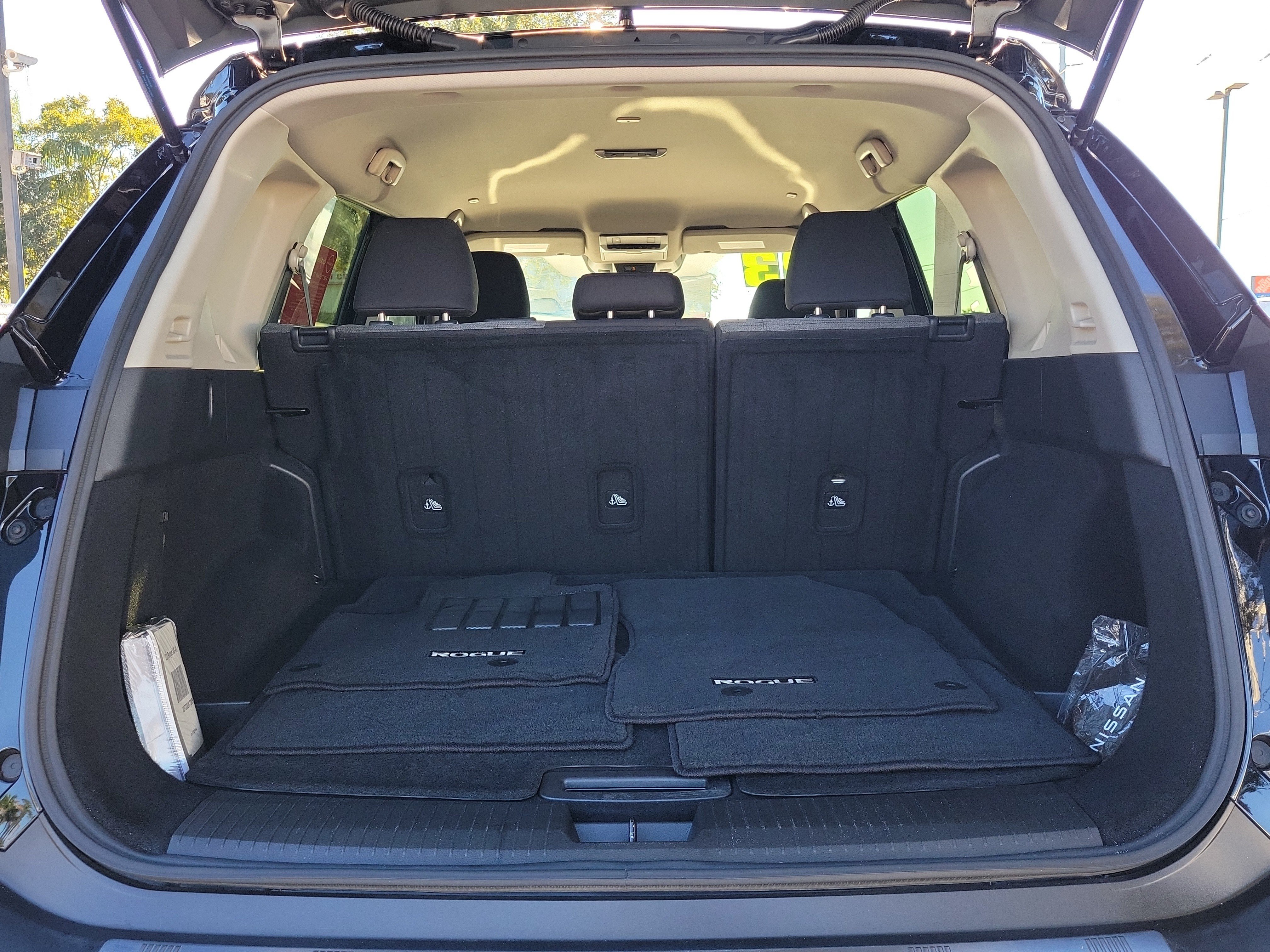 Certified 2023 Nissan Rogue SV FWD image 9