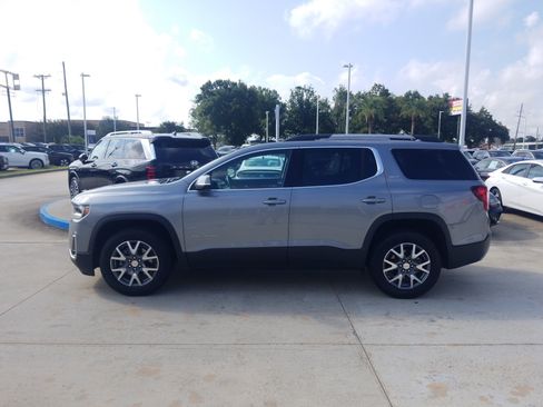 Used 2023 GMC Acadia SLT w/ Technology Package image 4