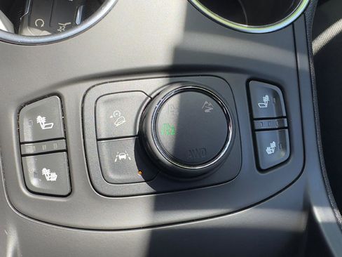 Used 2024 GMC Terrain SLT AWD/4WD image 18