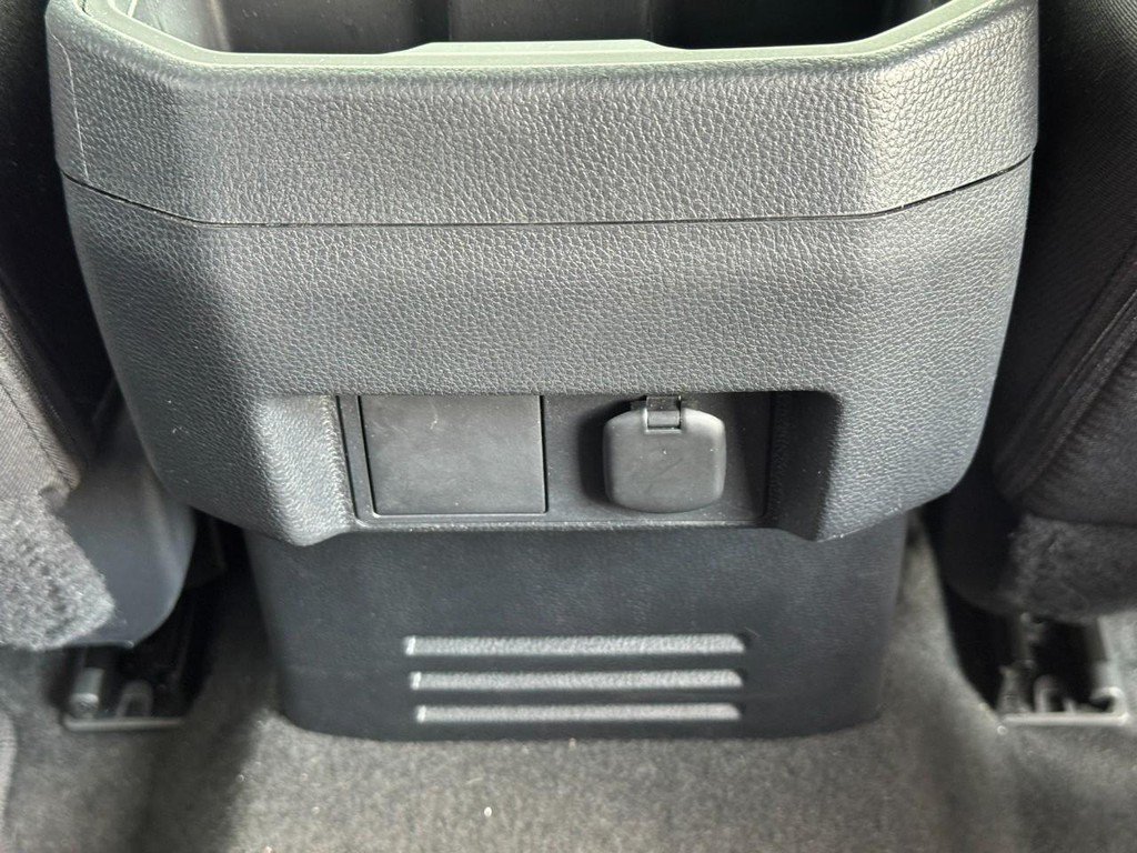 Used 2025 Toyota Tacoma SR5 AWD/4WD image 15