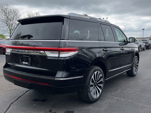 Used 2022 Lincoln Navigator Reserve AWD/4WD image 3