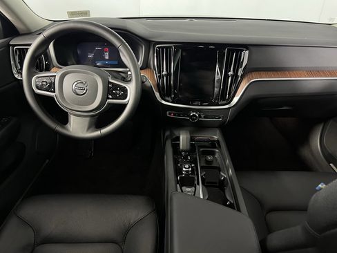 Used 2025 Volvo V60 B5 Cross Country Plus image 12