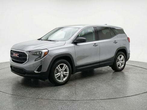 Used 2024 GMC Terrain SLE image 3