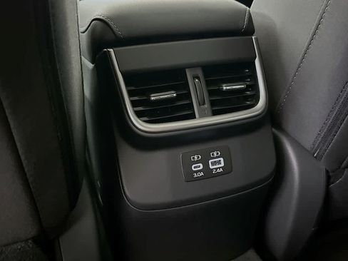 Used 2025 Subaru Outback Premium AWD/4WD image 13