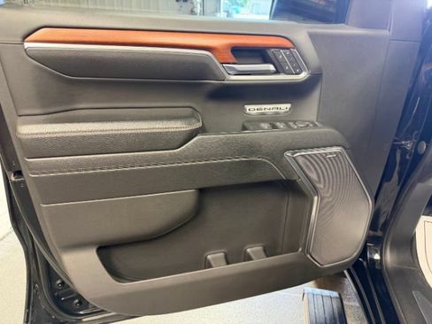 Used 2023 GMC Sierra 1500 Denali AWD/4WD image 12