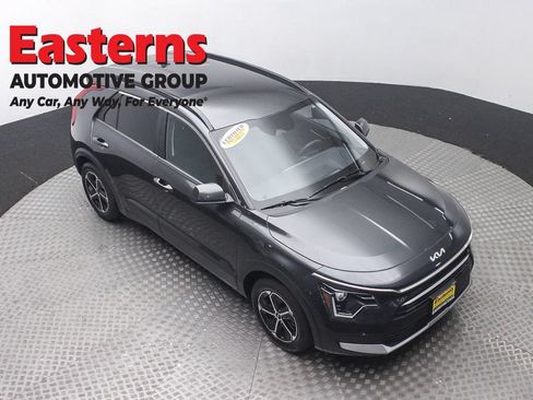 Used 2025 Kia Niro LX FWD image 3