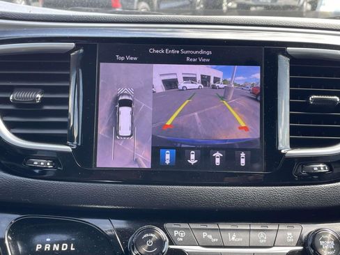 Used 2018 Chrysler Pacifica Touring-L Plus w/ Advanced Safetytec Group FWD image 32