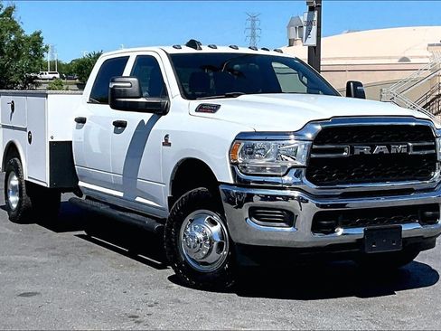 Used 2024 RAM 3500 Tradesman w/ Chrome Appearance Group AWD/4WD image 36