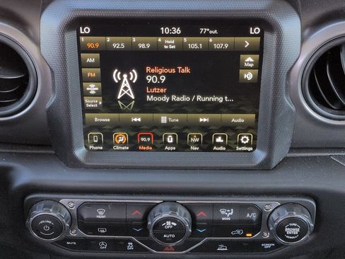 Used 2022 Jeep Gladiator Sport AWD/4WD image 18