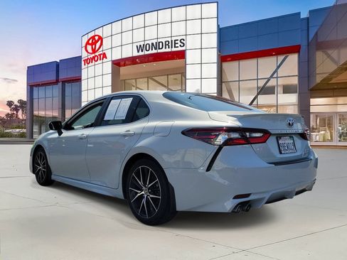Used 2022 Toyota Camry SE w/ Audio Upgrade Package FWD image 6