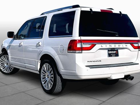 Used 2017 Lincoln Navigator Select image 10