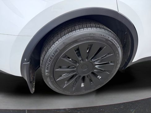Used 2023 Tesla Model Y Long Range AWD/4WD image 13