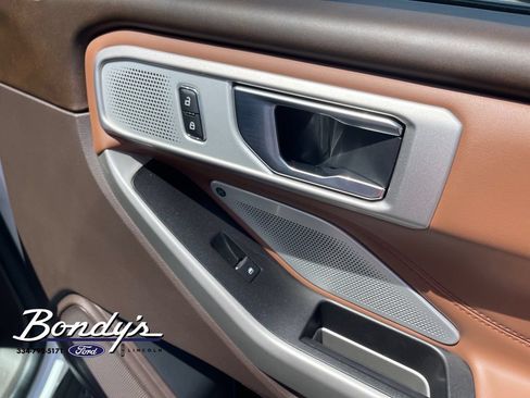 Used 2022 Ford Explorer King Ranch w/ Premium Technology Package AWD/4WD image 20