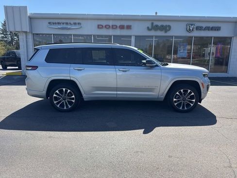 Certified 2025 Jeep Grand Cherokee L Overland w/ Advanced Protech Group III AWD/4WD image 7