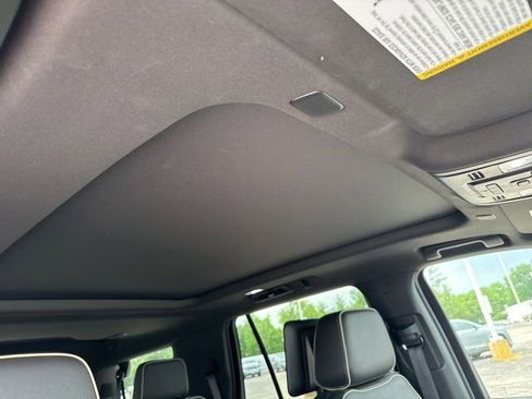 Used 2021 GMC Yukon SLT w/ SLT Luxury Plus Package AWD/4WD image 10