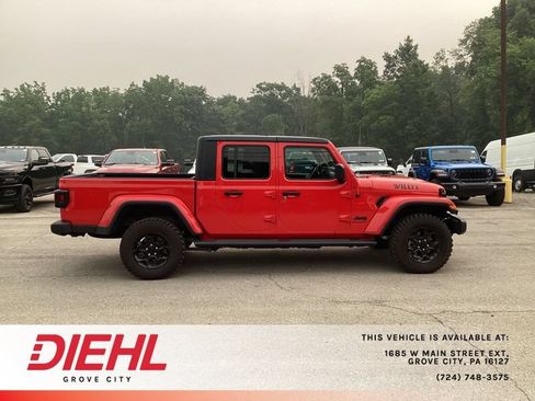Used 2023 Jeep Gladiator Sport AWD/4WD image 8