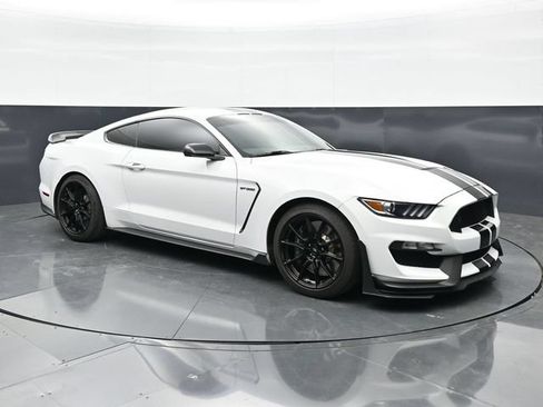 Used 2019 Ford Mustang Shelby GT350 w/ Technology Package RWD image 3