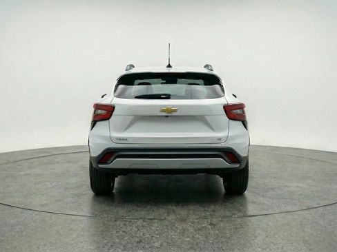 Used 2025 Chevrolet Trax LT w/ LT Convenience Package image 7