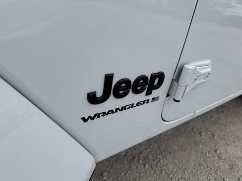 Used 2025 Jeep Wrangler Unlimited Sahara AWD/4WD image 11
