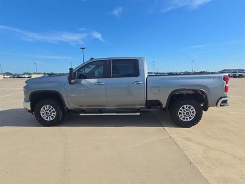 Used 2025 Chevrolet Silverado 2500 LT w/ Convenience Package AWD/4WD image 5