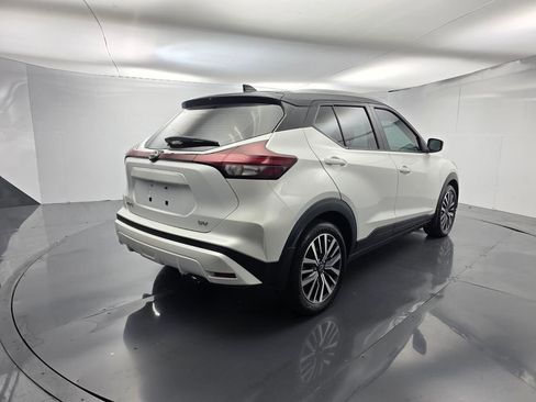 Used 2022 Nissan Kicks SV FWD image 4