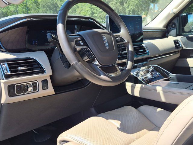 Used 2023 Lincoln Navigator Reserve AWD/4WD image 10