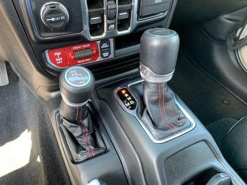 Used 2022 Jeep Gladiator Rubicon AWD/4WD image 23
