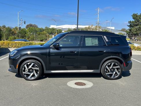 Used 2025 MINI Cooper Countryman SE w/ Comfort Package Max image 2