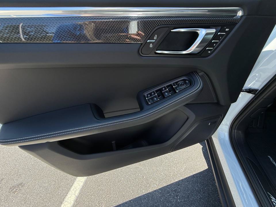 Certified 2026 Porsche Macan Turbo AWD/4WD image 21