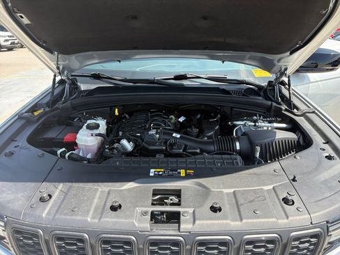 Used 2023 Jeep Grand Cherokee L Laredo AWD/4WD image 20