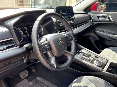 Used 2024 Mitsubishi Outlander SE AWD/4WD image 13